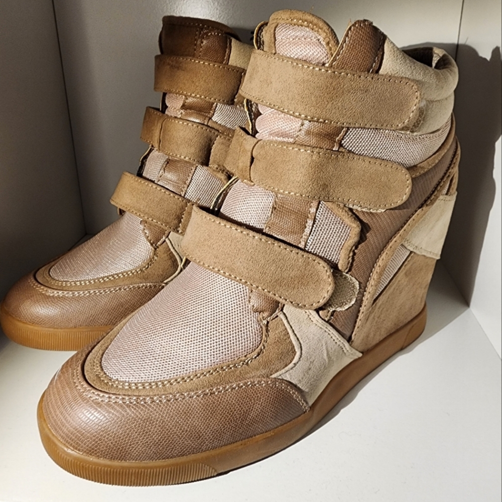 Shoedazzle platform sneaker